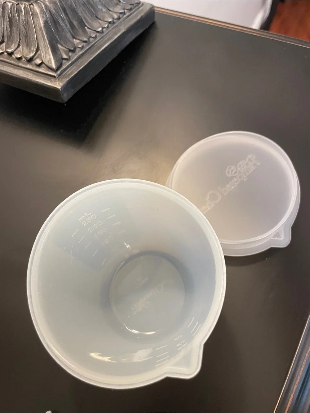 Like New The Pampered Chef Set of 3 Silicone Prep Measuring Bowls with Lids
